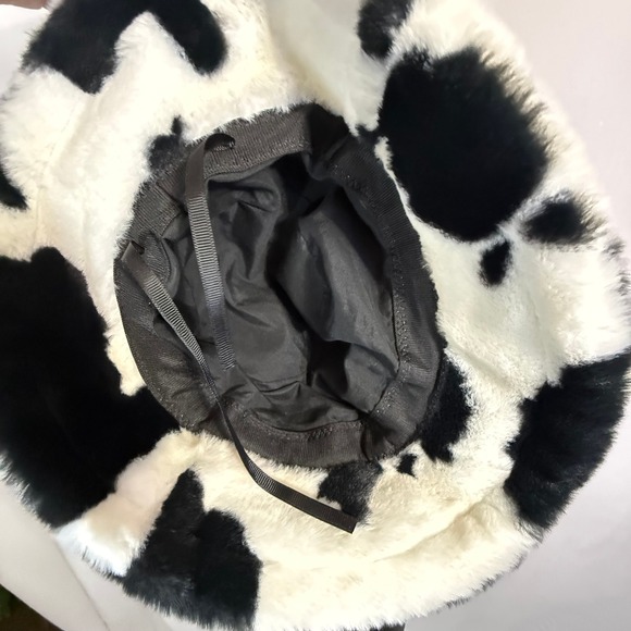 Cow Print Faux Fur Bucket Hat Black White Fuzzy Adjustable Winter Sun Hat - Picture 3 of 4